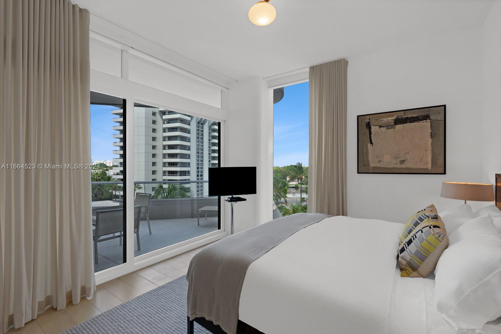 3315 Collins Avenue, Unit 5D Miami Beach, FL 33140 - Photo 12 of 34