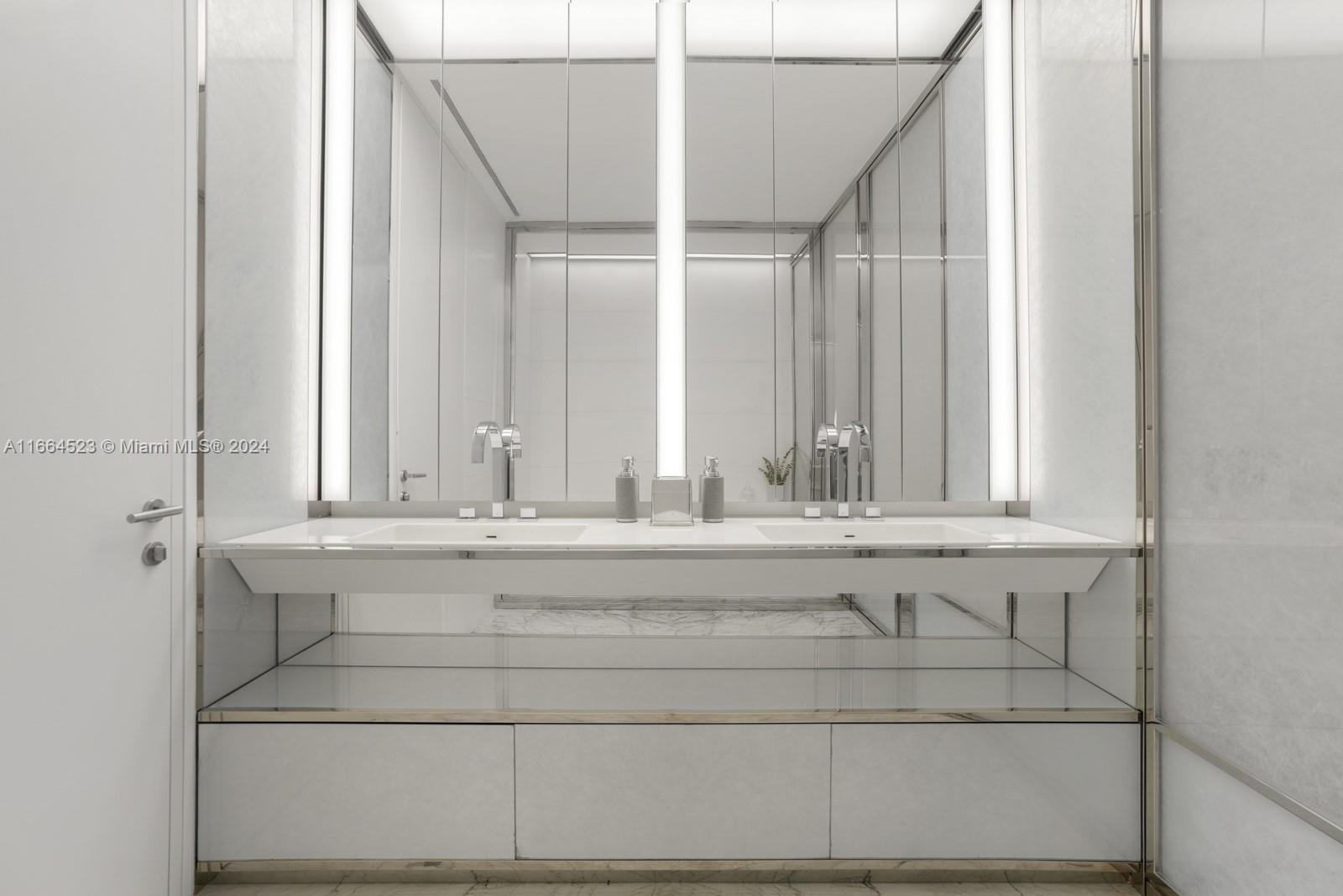 3315 Collins Avenue, Unit 5D Miami Beach, FL 33140 - Photo 13 of 34