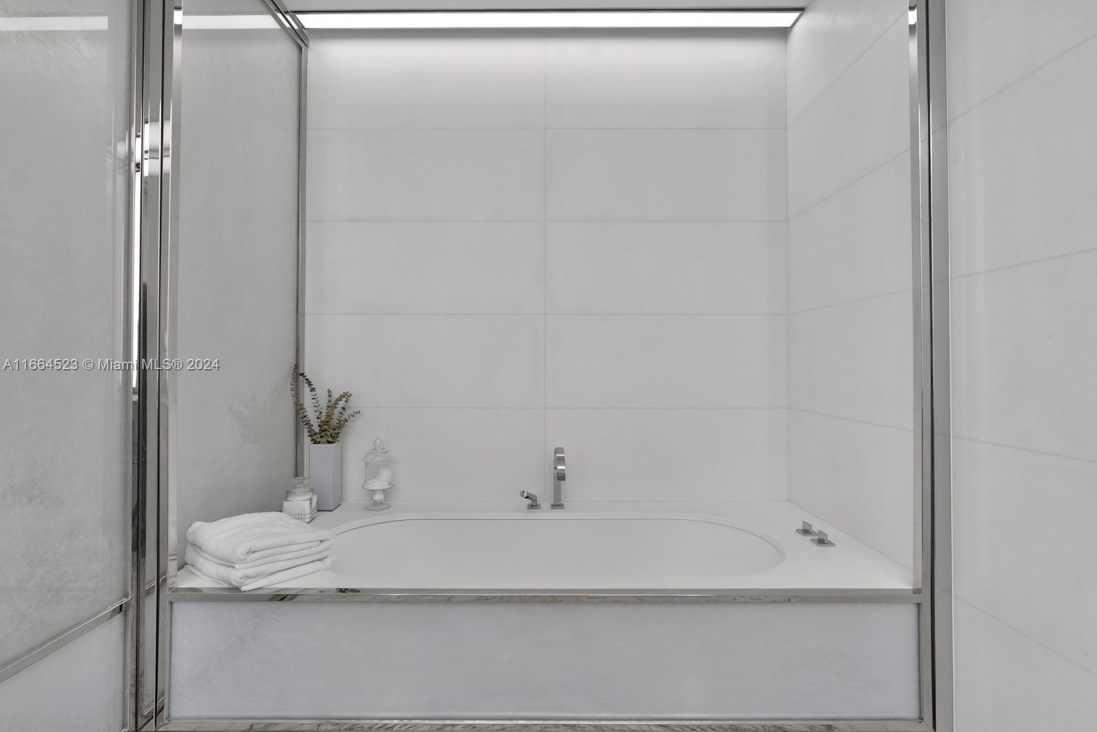 3315 Collins Avenue, Unit 5D Miami Beach, FL 33140 - Photo 14 of 34