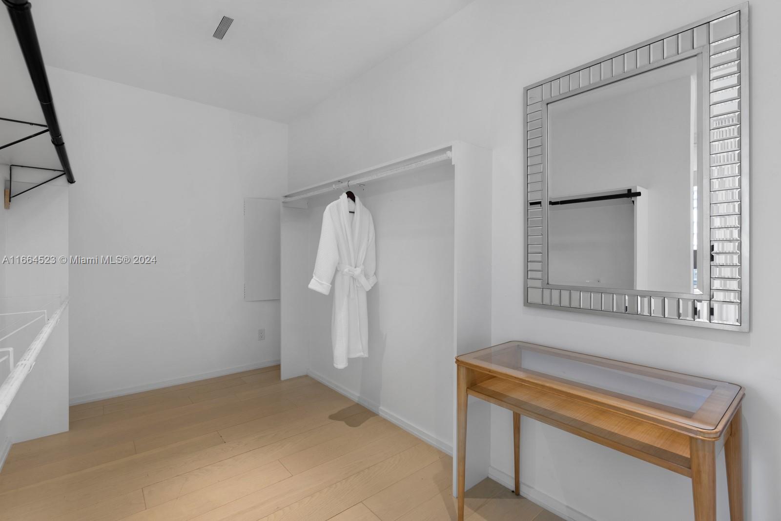 3315 Collins Avenue, Unit 5D Miami Beach, FL 33140 - Photo 15 of 34