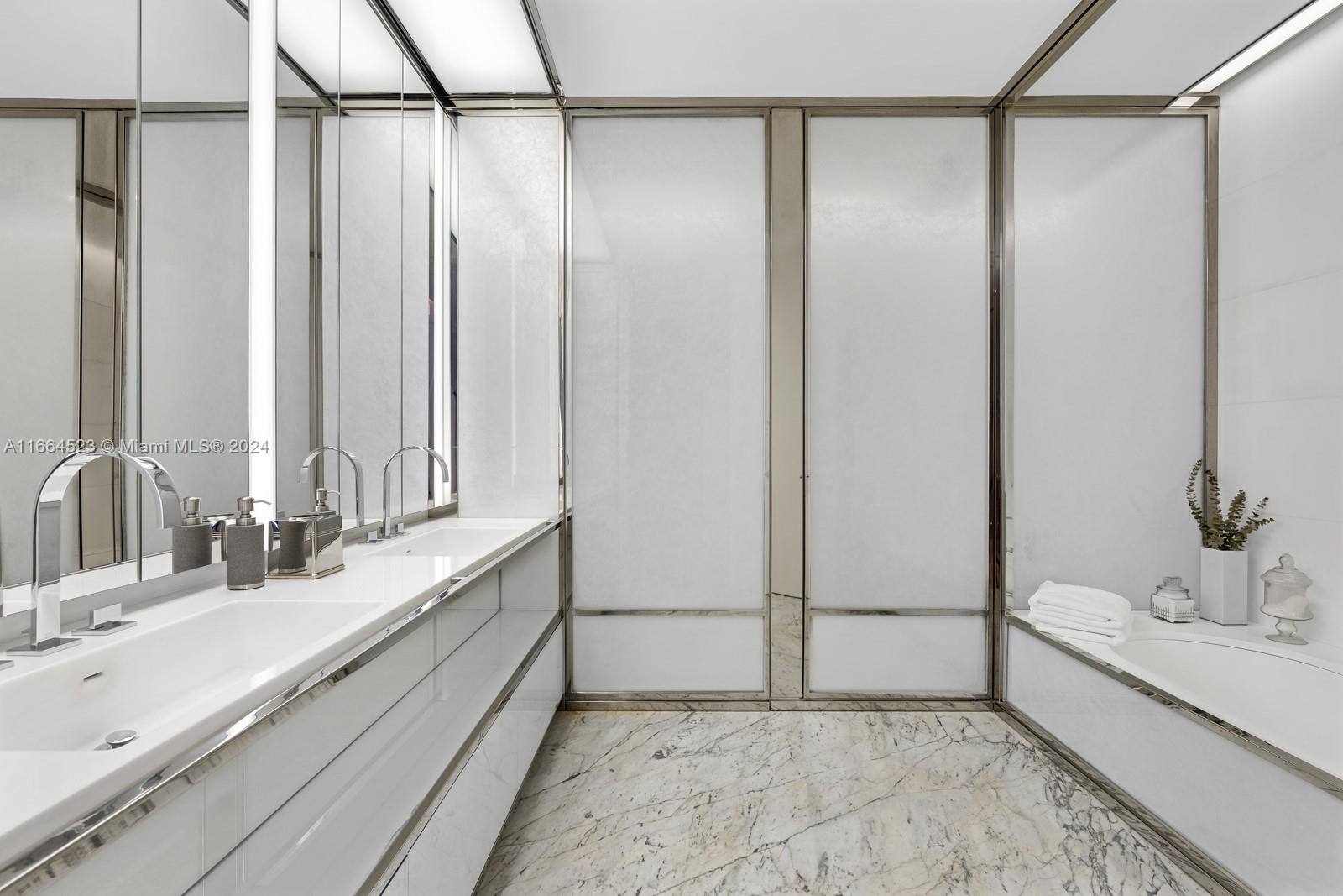 3315 Collins Avenue, Unit 5D Miami Beach, FL 33140 - Photo 16 of 34