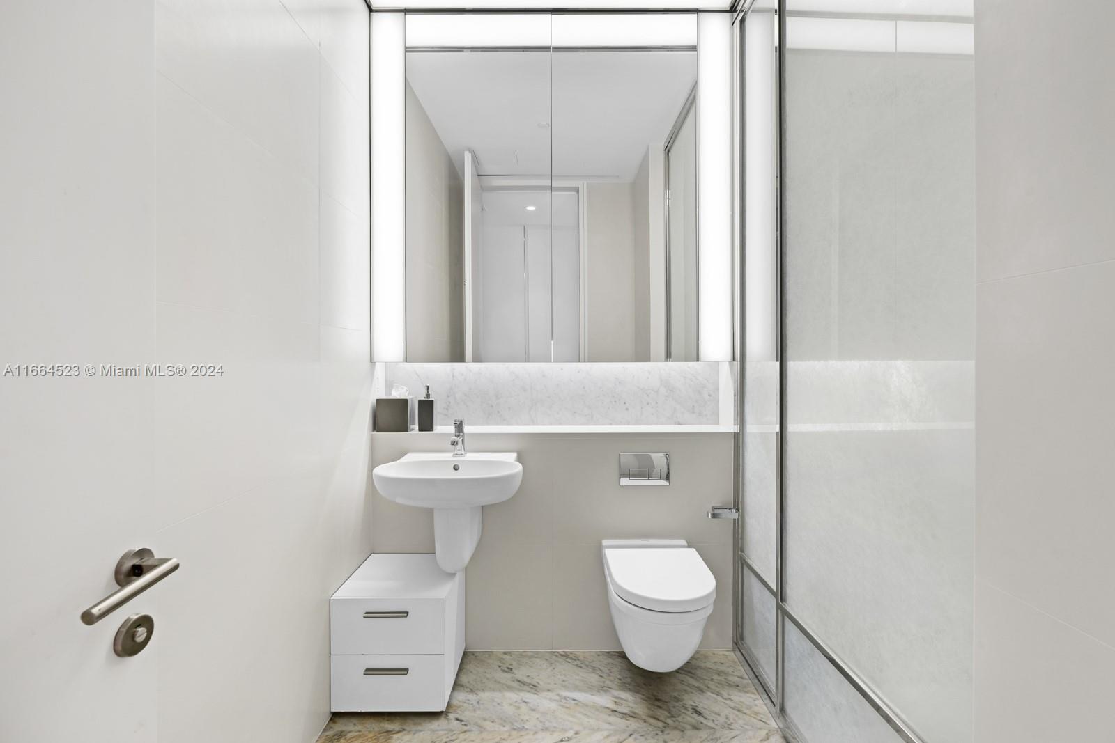 3315 Collins Avenue, Unit 5D Miami Beach, FL 33140 - Photo 18 of 34