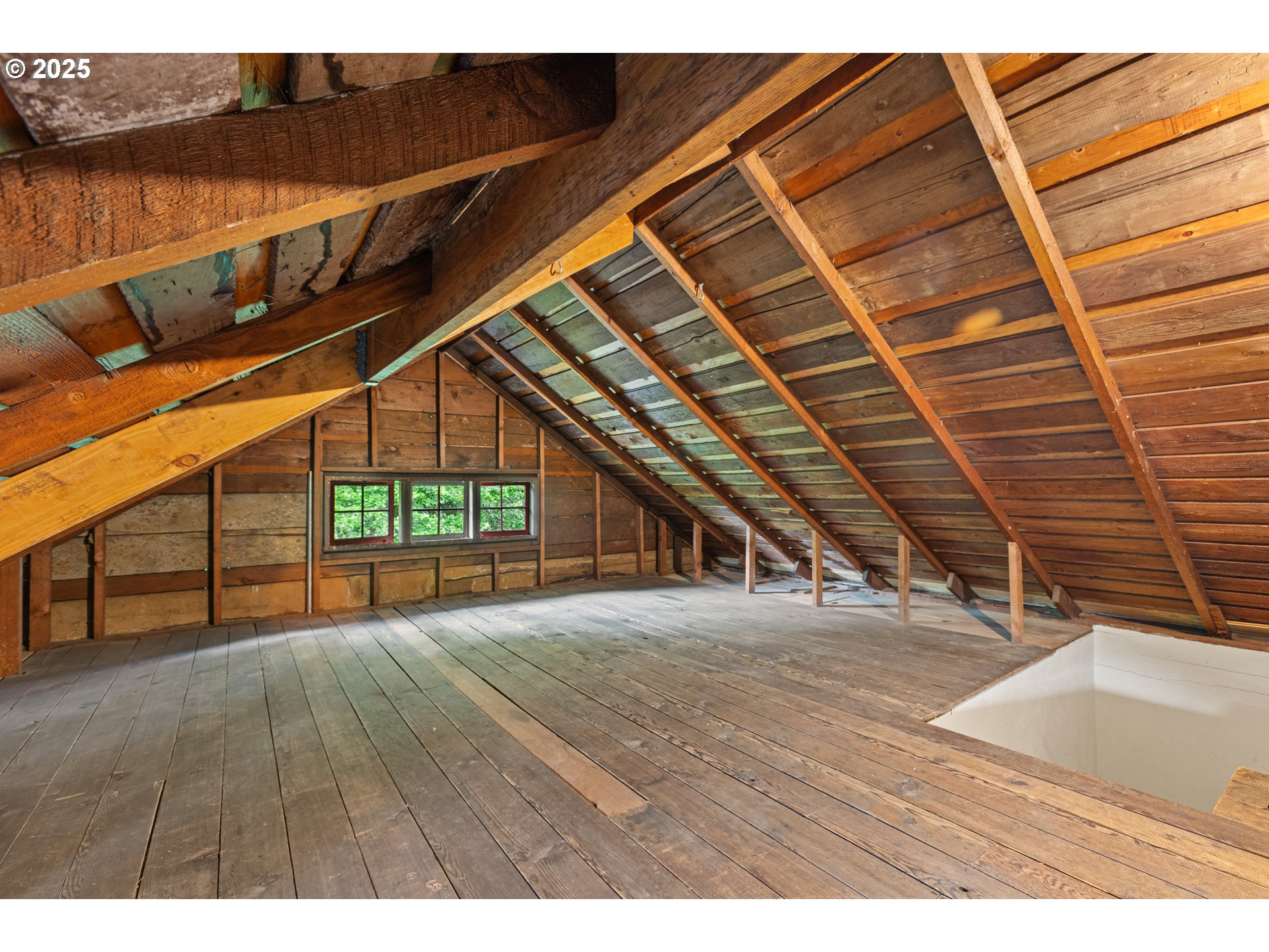 2404 Northeast 47th Avenue Portland, OR 97213 - Photo 24 of 35 a view of an ocean