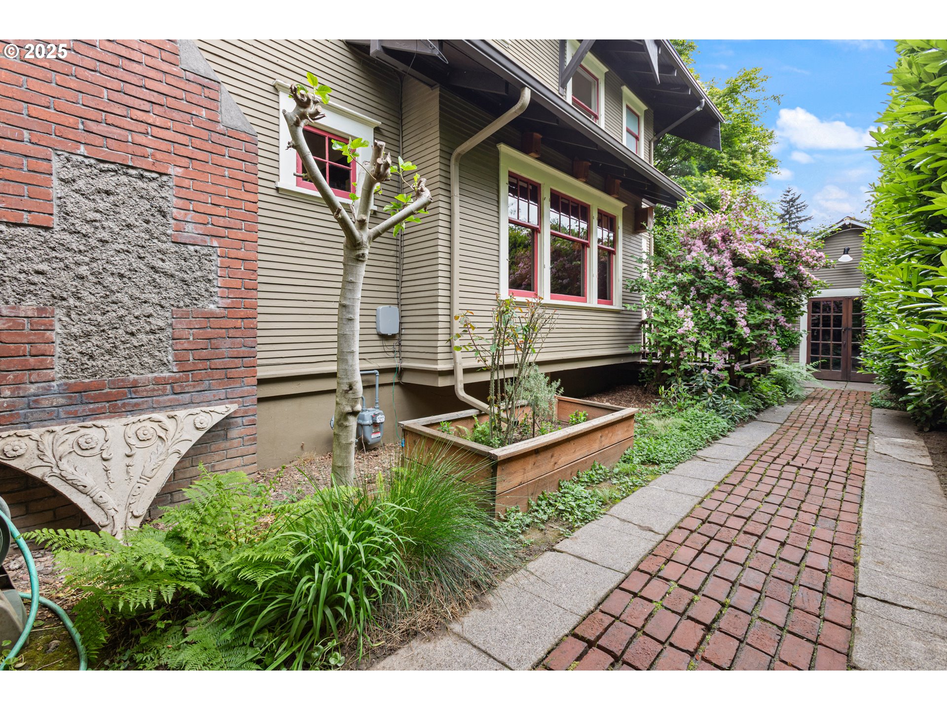 2404 Northeast 47th Avenue Portland, OR 97213 - Photo 32 of 35 a view of a house with backyard and sitting area