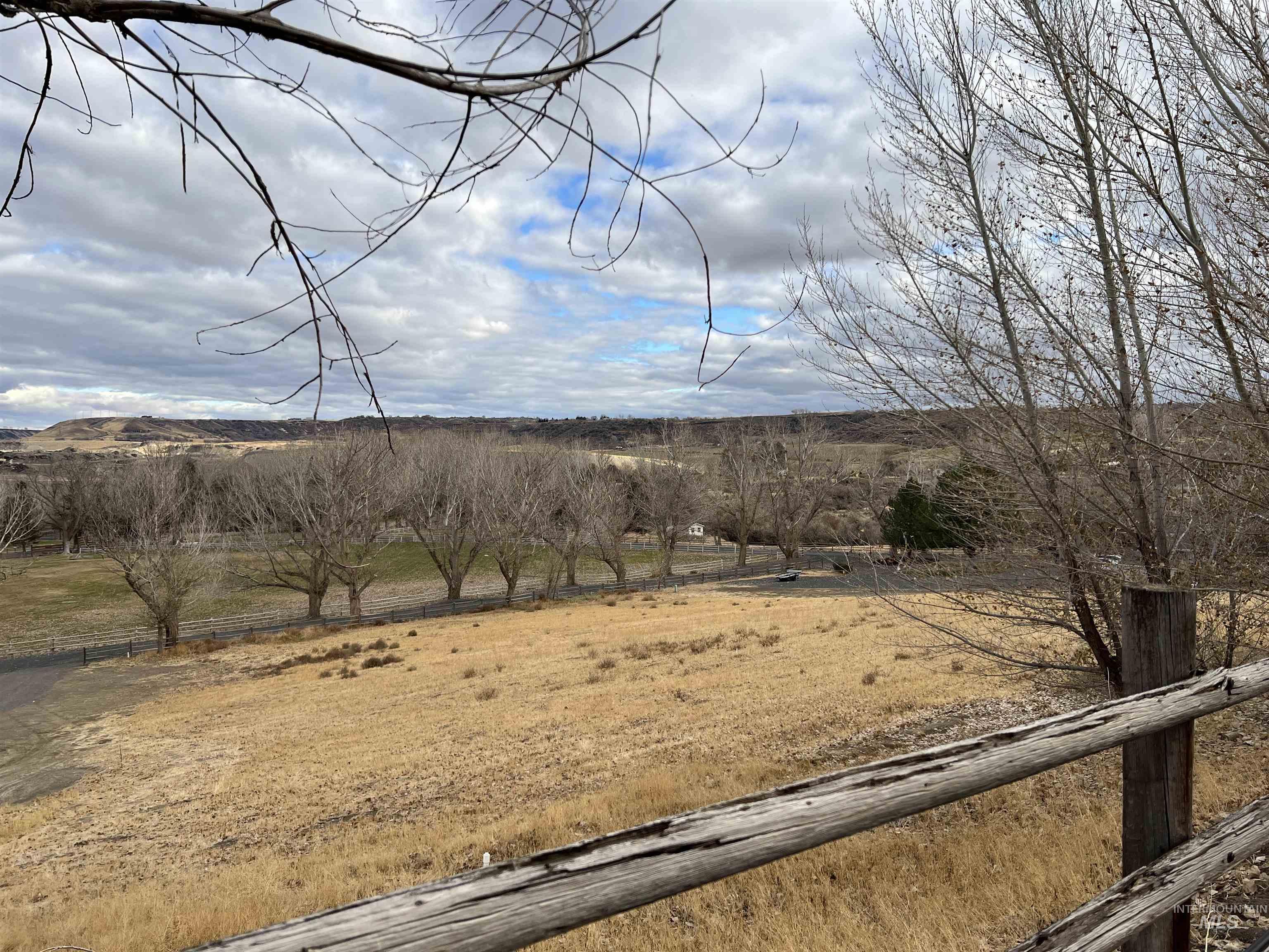 4521 Mesa View Road Buhl, ID 83316 - Photo 7 of 31 Rear left
