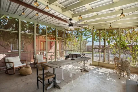 a room with lots of tables and chairs