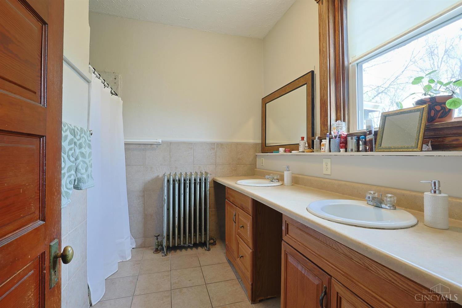 448 Riddle Road Cincinnati, OH 45220 - Photo 32 of 49