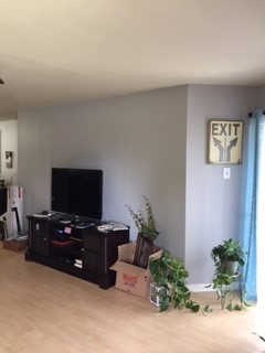 8787 Brae Acres Road, Unit 403 Houston, TX 77074 - Photo 4 of 7 a living room with furniture and a flat screen tv