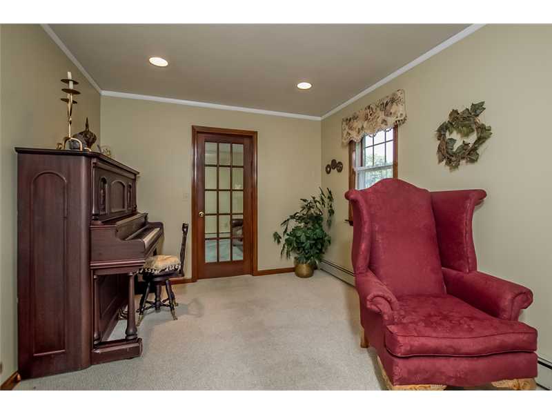 27 Cosmo Street Westerly, RI 02891 - Photo 8 of 19 Living Room.