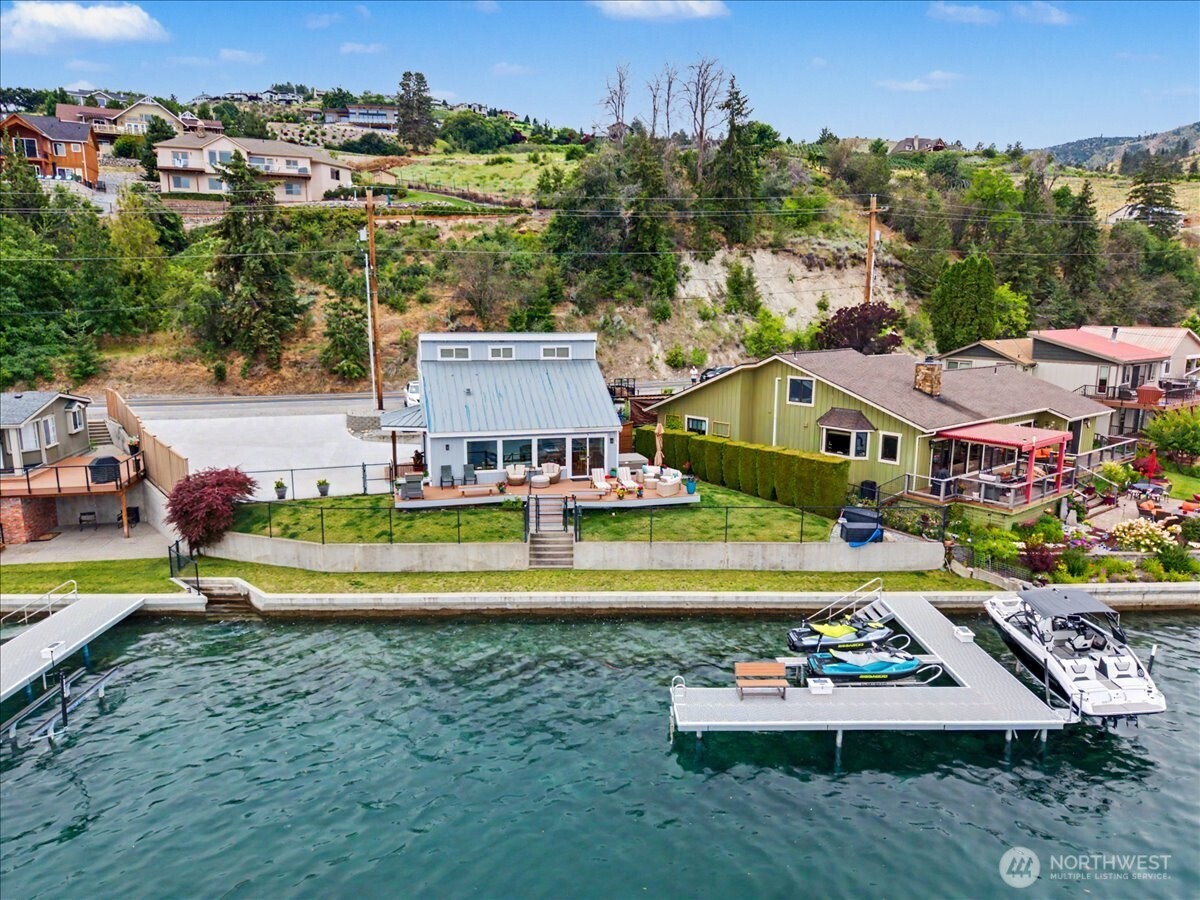 1386 South Lakeshore Road Chelan, WA 98816 - Photo 3 of 40