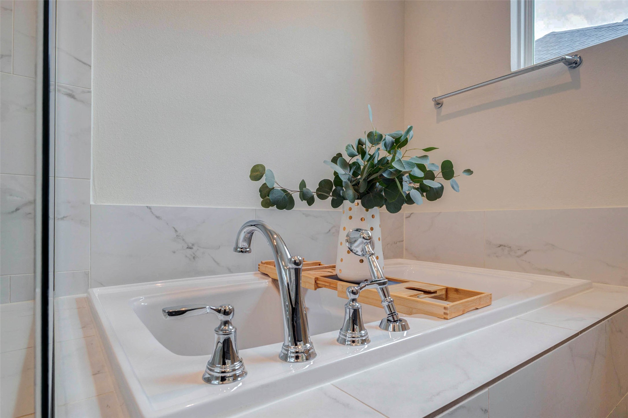 4502 Buck Street Houston, TX 77020 - Photo 23 of 27 Soak your worries away here!