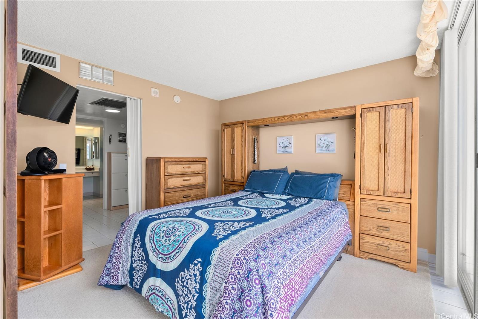84-680 Kili Drive, Unit C1210 Waianae, HI 96792 - Photo 7 of 24 a bedroom with a bed and dresser