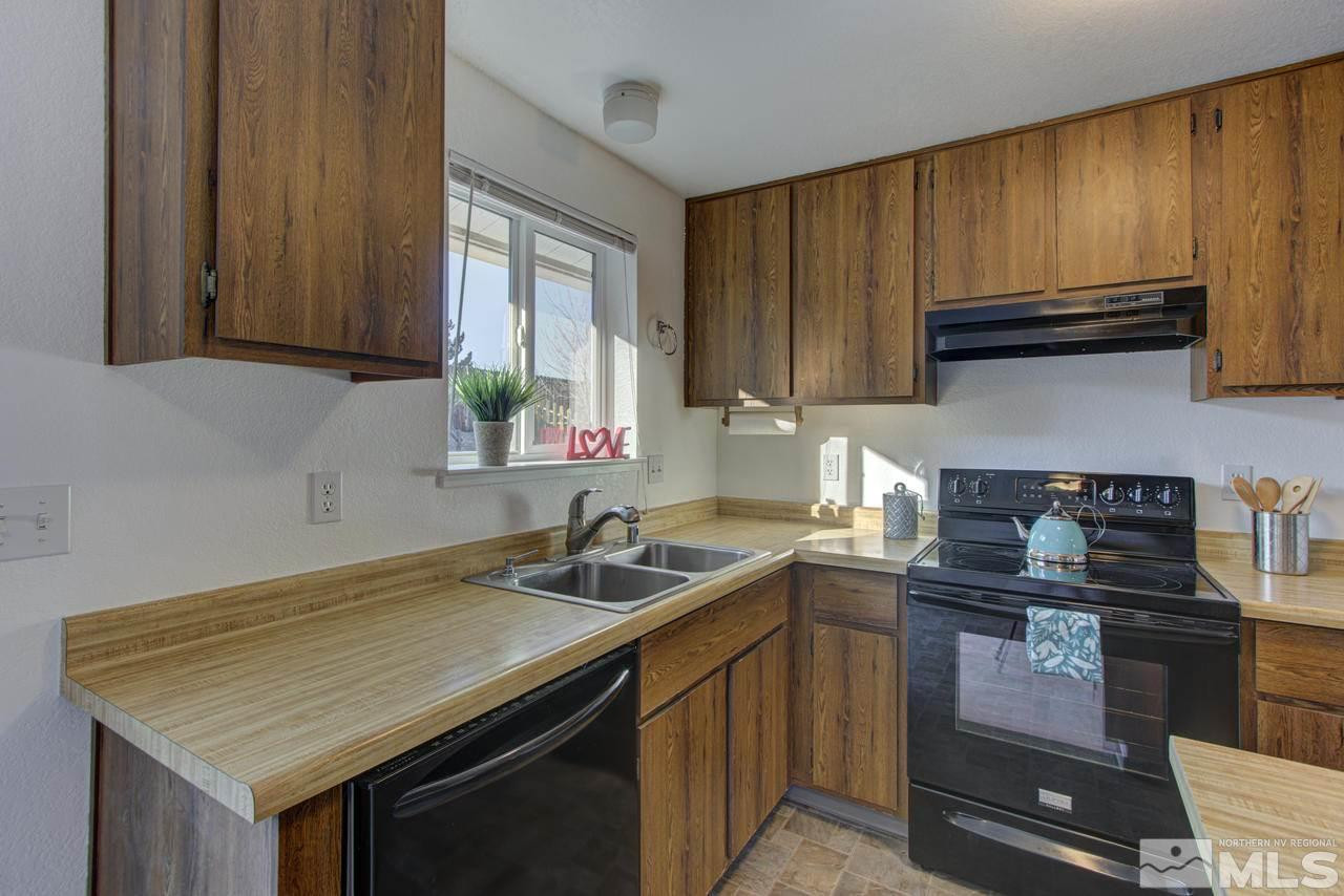 8503 Moth Circle Reno, NV 89506 - Photo 8 of 24 Photo 8