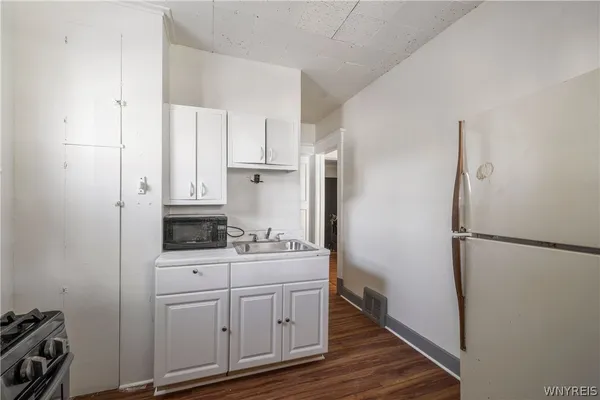 $950 | 109 Spaulding Street, Unit FRT, Buffalo, NY 14220