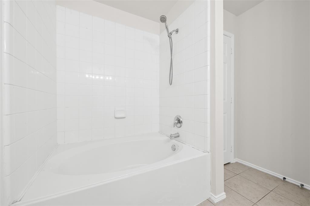 8524 Heather Ridge Drive Plano, TX 75024 - Photo 17 of 27 a bathroom with a bathtub