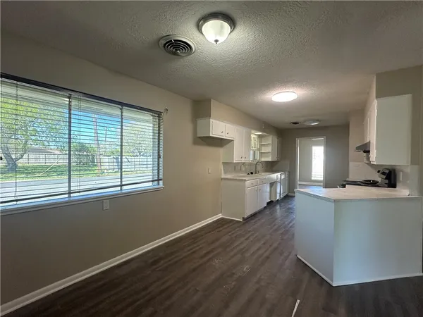 $1,995 | 6022 Killarney Drive, Corpus Christi, TX 78413