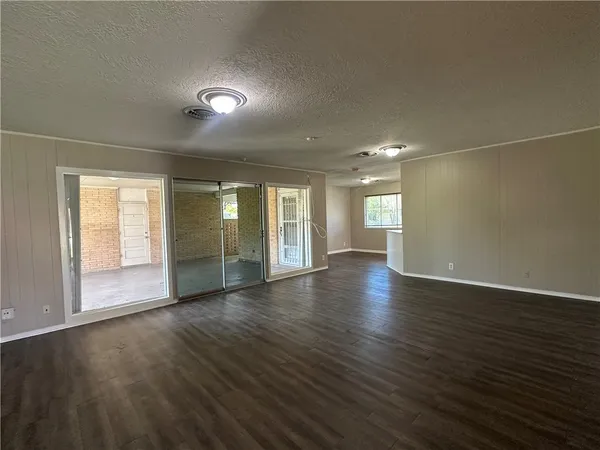 $1,995 | 6022 Killarney Drive, Corpus Christi, TX 78413