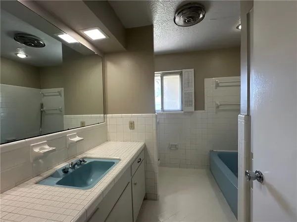 $1,995 | 6022 Killarney Drive, Corpus Christi, TX 78413