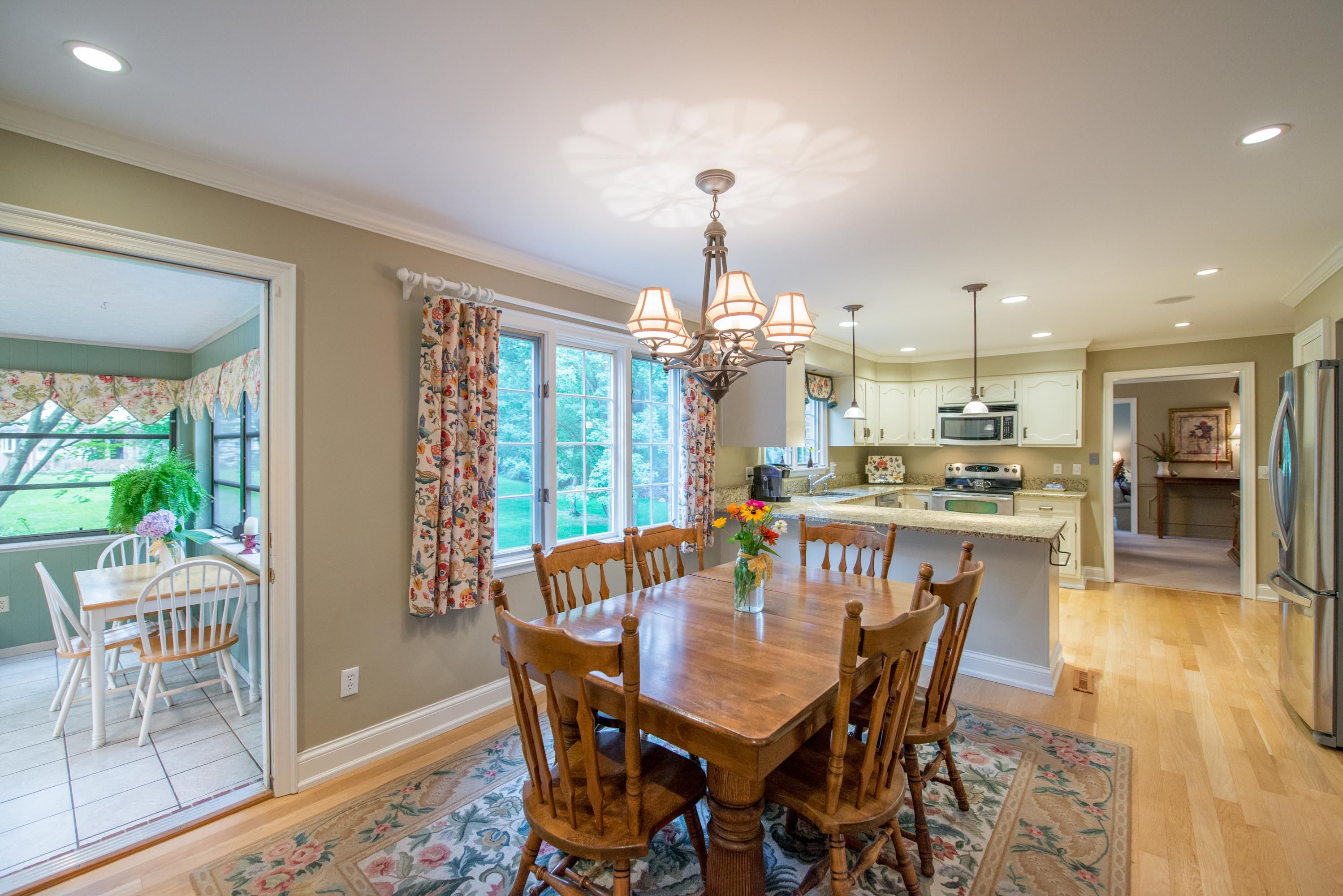 2689 Chartwell Road Columbus, OH 43220 - Photo 3 of 35 Gallery Image 3