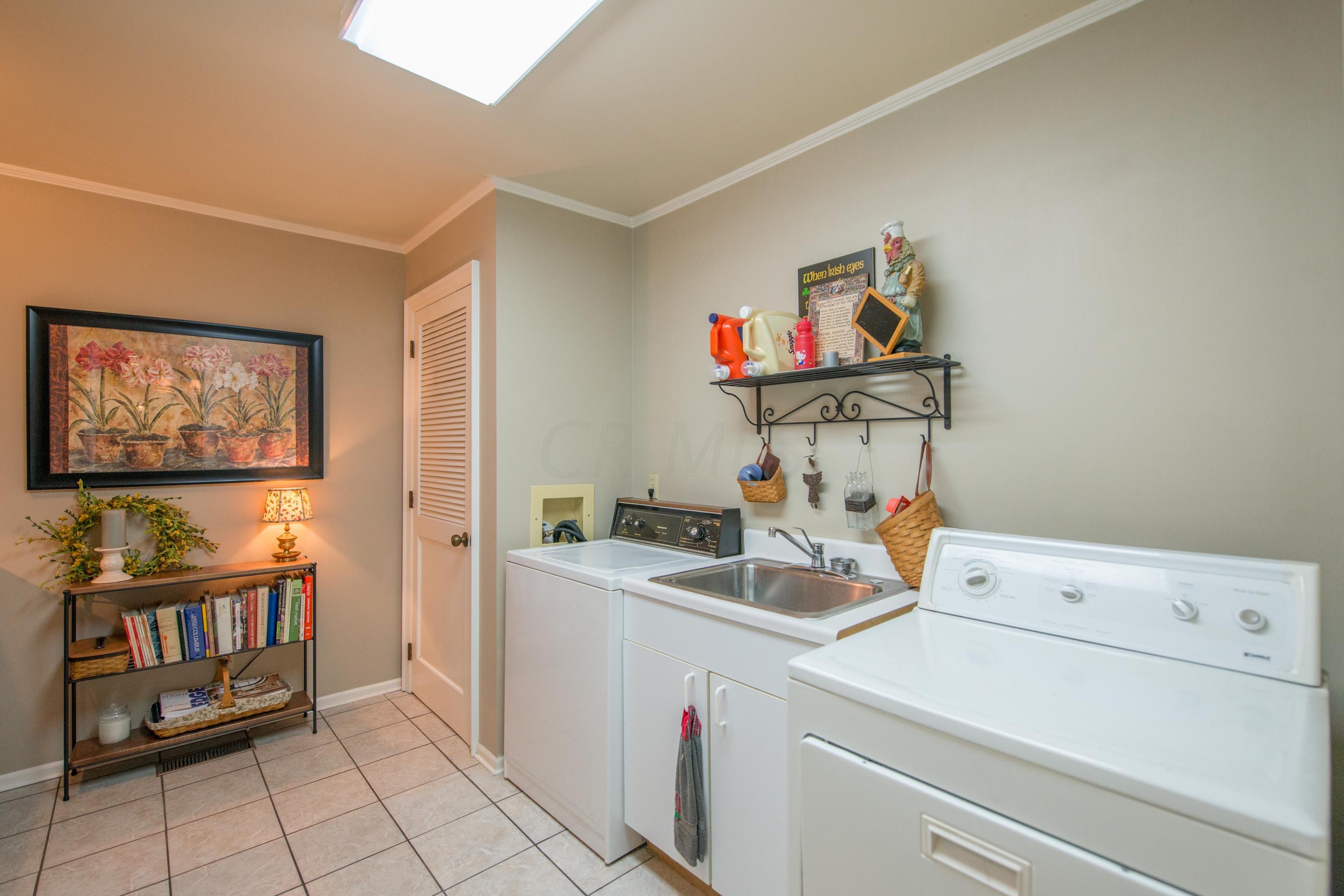 2689 Chartwell Road Columbus, OH 43220 - Photo 6 of 35 Gallery Image 6