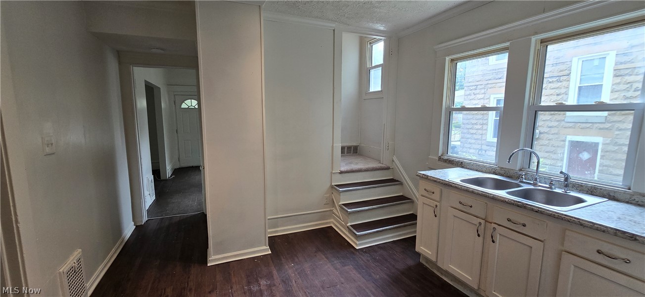 700 Carpenter Street Akron, OH 44310 - Photo 17 of 50