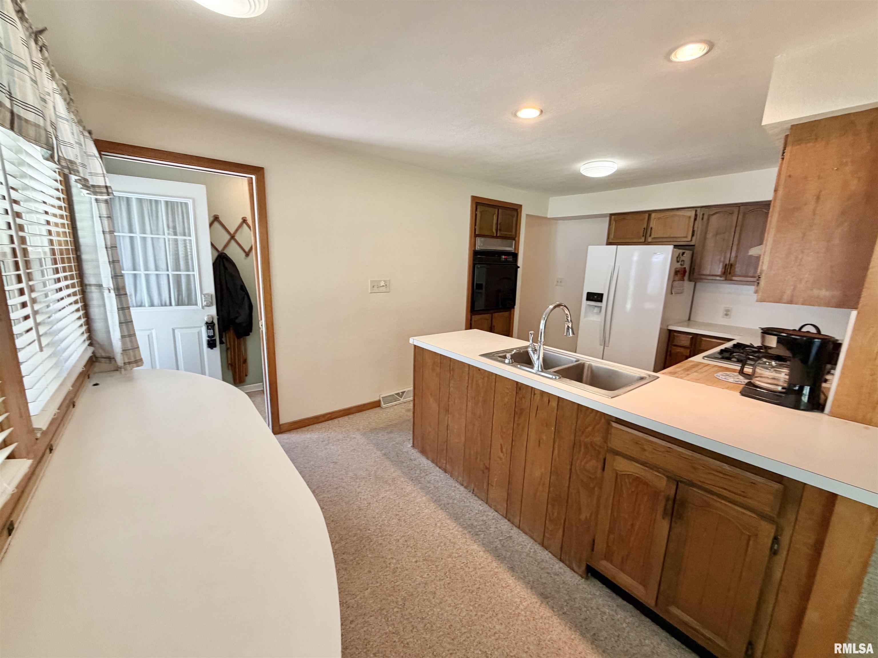 1797 South Lake Storey Road Galesburg, IL 61401 - Photo 9 of 33
