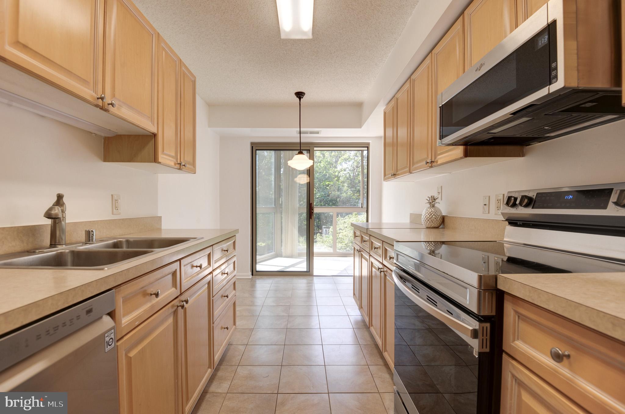 19385 Cypress Ridge Terrace, Unit 220 Leesburg, VA 20176 - Photo 35 of 64