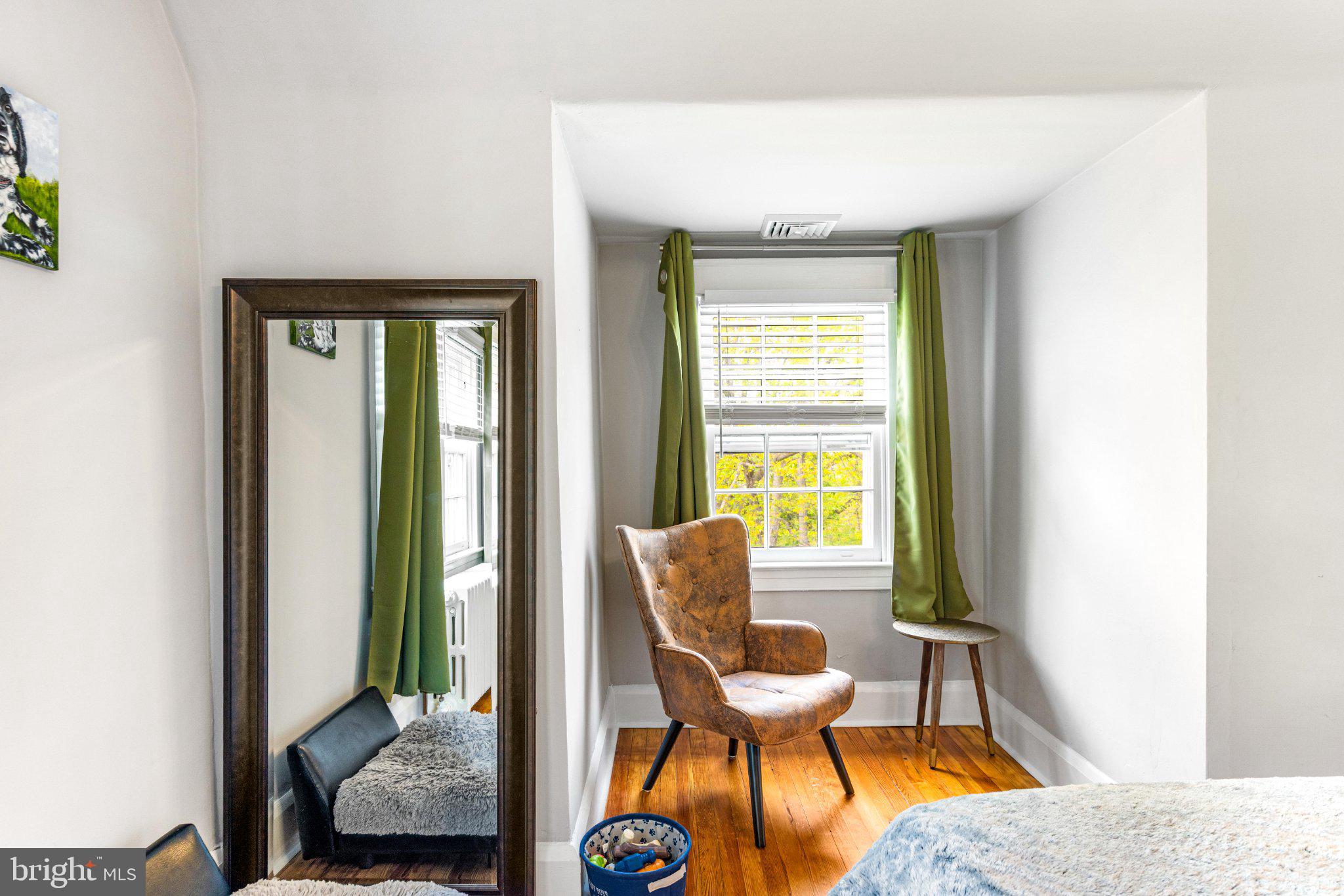 106 Edgewood Road Baltimore, MD 21286 - Photo 36 of 42 Cozy corner with natural light.