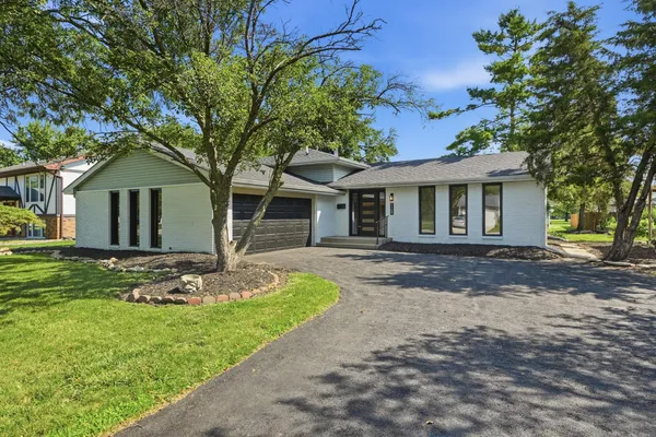 $449,000 | 1109 Azalea Drive, Munster, IN 46321