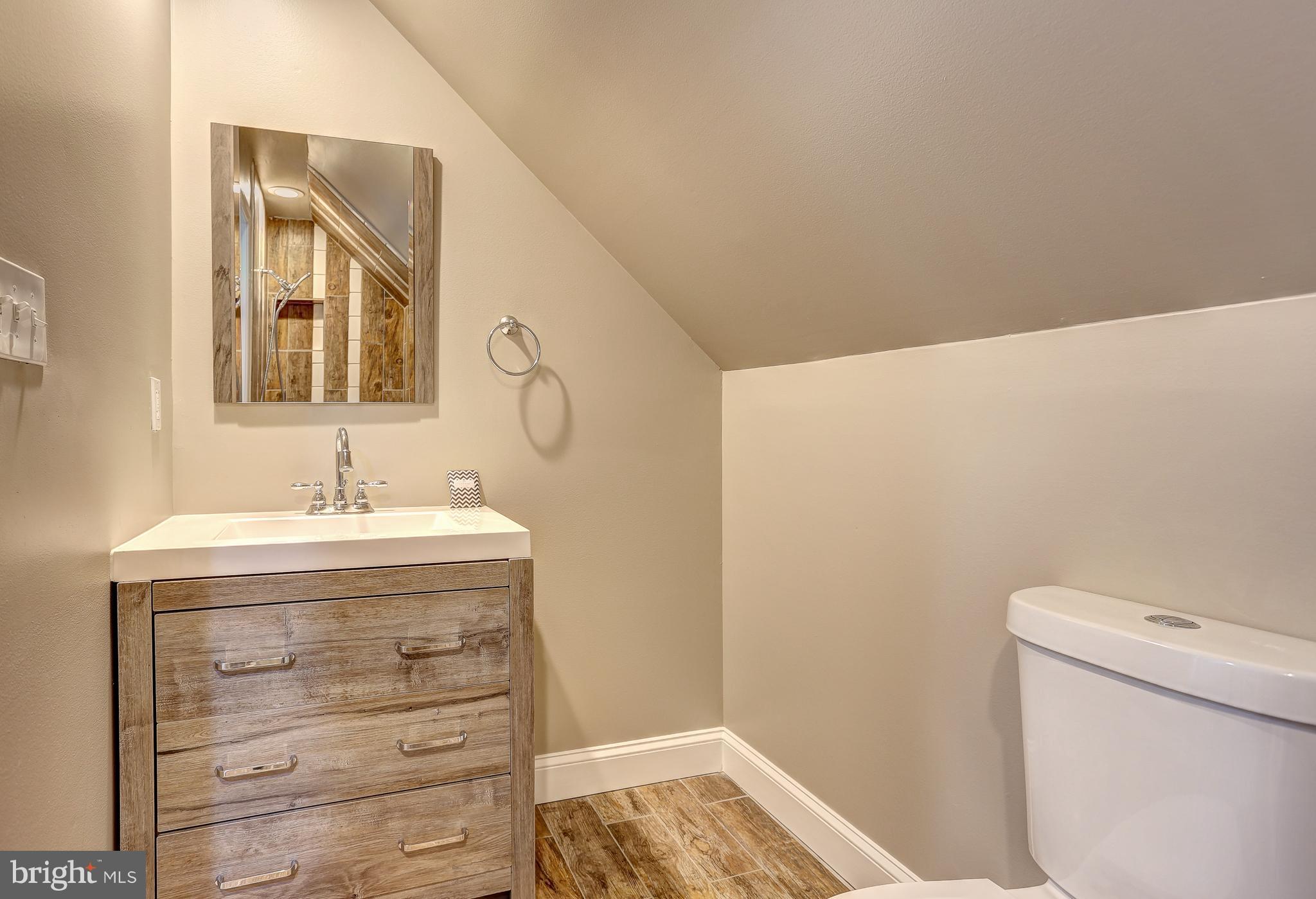 951 Kinwat Avenue Baltimore, MD 21221 - Photo 21 of 30 Bath (Master)