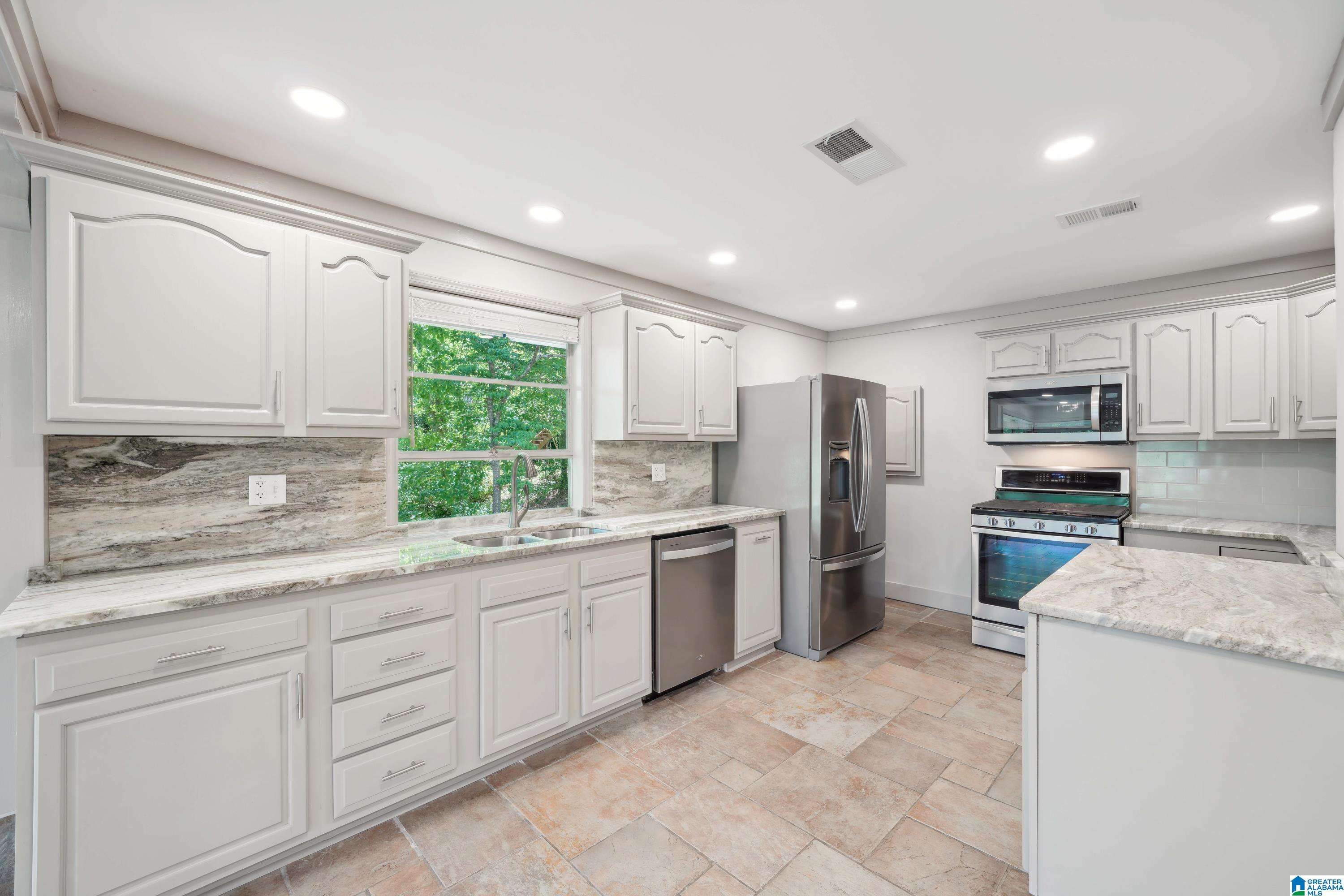 135 Sunset Boulevard Oneonta, AL 35121 - Photo 15 of 92