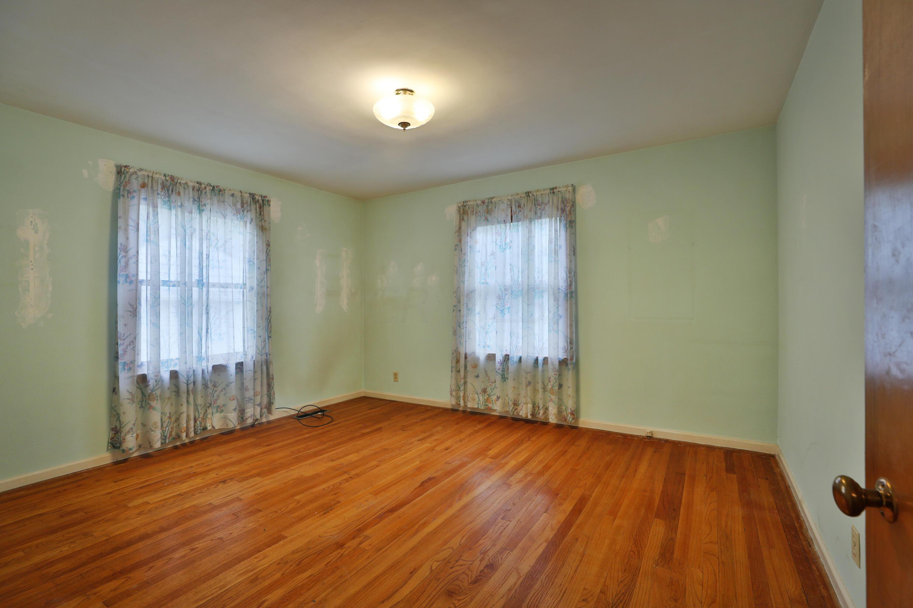 275 Arden Road Columbus, OH 43214 - Photo 18 of 32 Hardwood Floors
