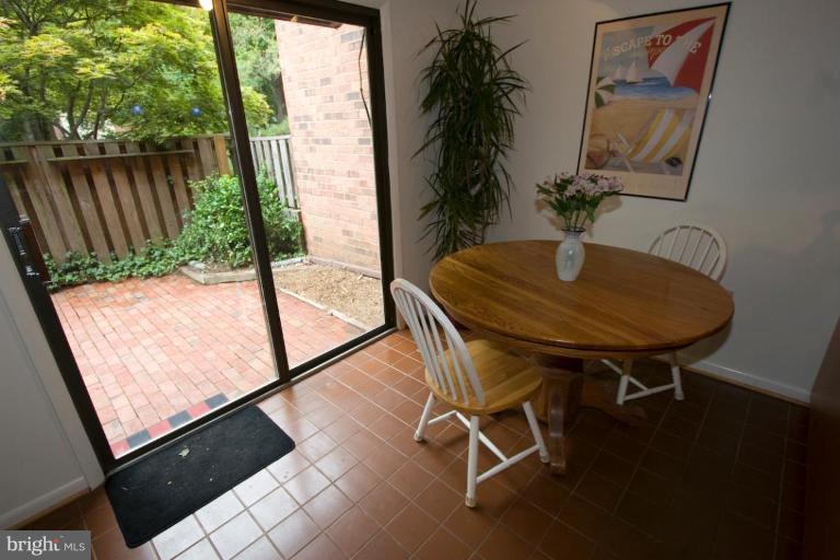 1921 Winterport Cluster Reston, VA 20191 - Photo 9 of 17 Breakfast Area