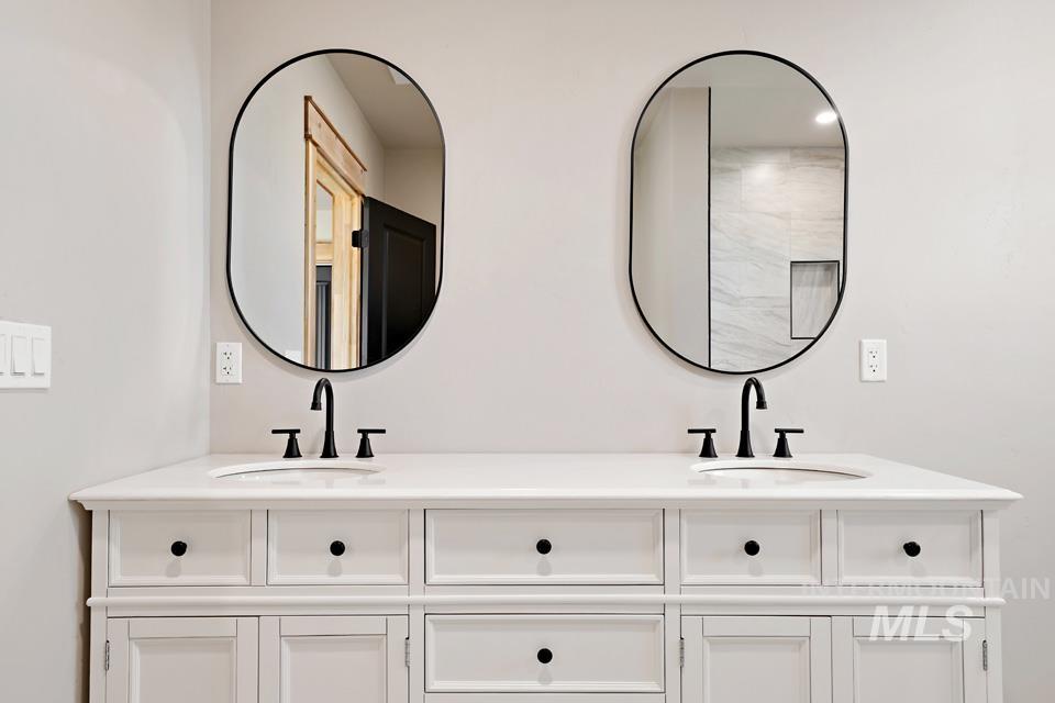 535 Day Road Weiser, ID 83672 - Photo 28 of 44 Full bath featuring double vanity