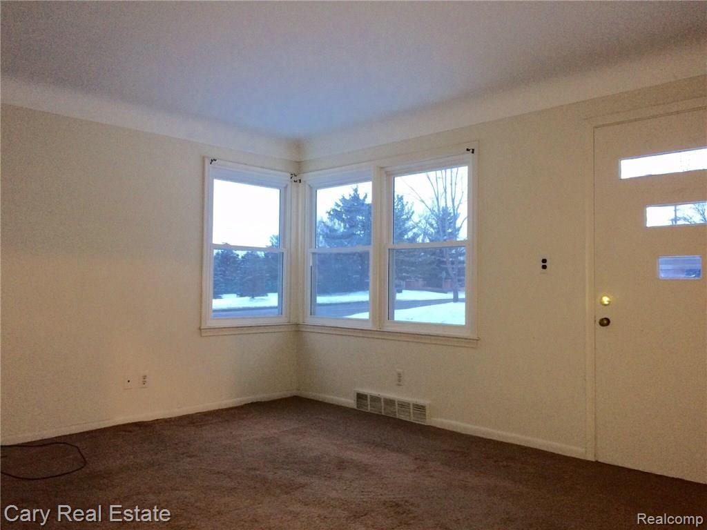 2065 Union Lake Road Commerce Township, MI 48382 - Photo 4 of 12 image.jpg