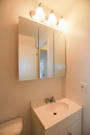 $1,400 | 1055 West Catalpa Avenue, Unit 422, Chicago, IL 60640