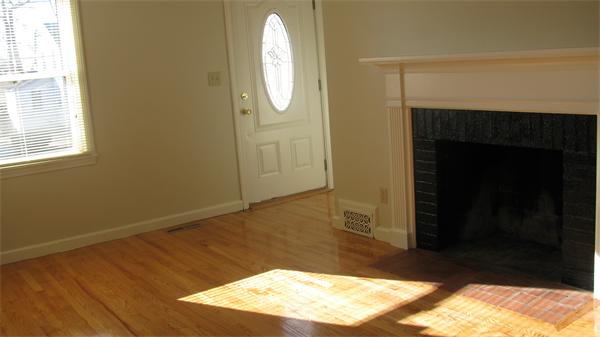 71 Jardine Street Springfield, MA 01107 - Photo 3 of 6 Gallery Image 3