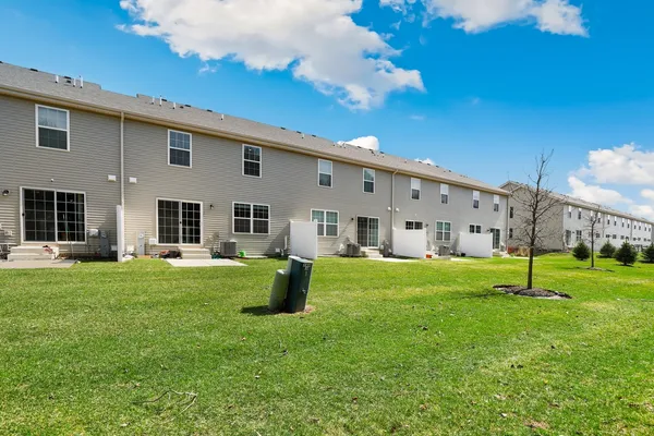 $409,900 | 2051 Canyon Creek Court, Aurora, IL 60503