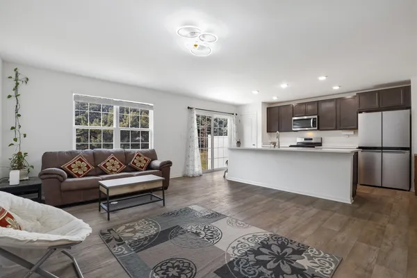 $409,900 | 2051 Canyon Creek Court, Aurora, IL 60503