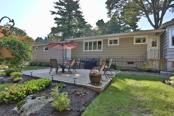 11 Doncaster Road Lynnfield, MA 01940 - Photo 6 of 29 Gallery Image 6