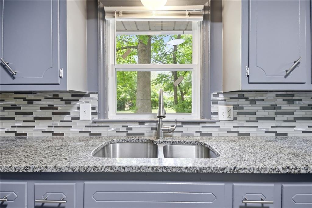11008 Grandview Road Kansas City, MO 64137 - Photo 26 of 52