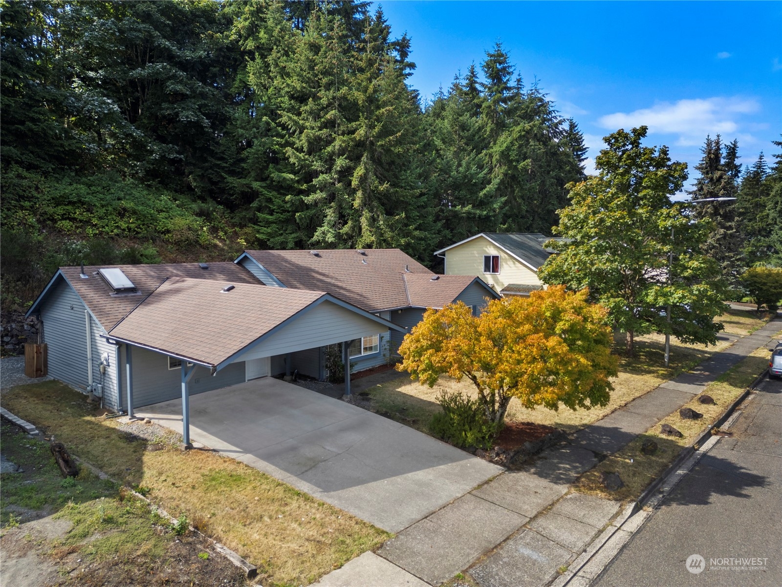 2207 Northeast 23rd Street Renton, WA 98056 - Photo 2 of 34 a picture of a table and chairs