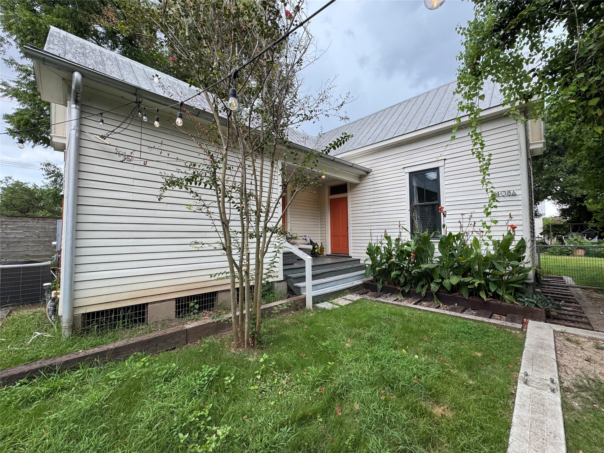 3408 Garrow Street, Unit A Houston, TX 77003 - Photo 14 of 30 a view of a chair with a backyard