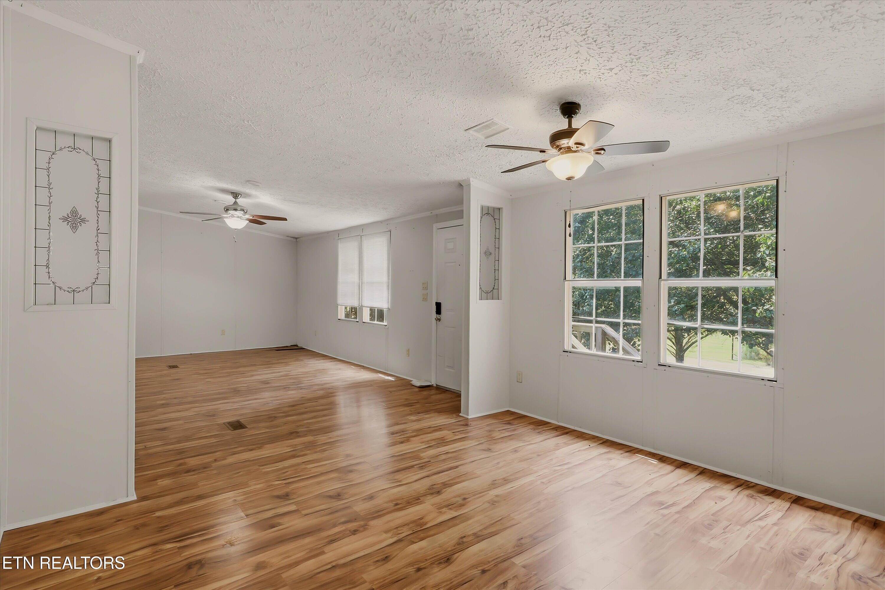 1148 Ridgeview Road Maryville, TN 37801 - Photo 5 of 18 Living/Dining