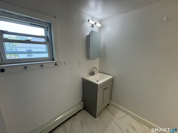 $619,000 | 8-10 Jetland Place, Bridgeport, CT 06605