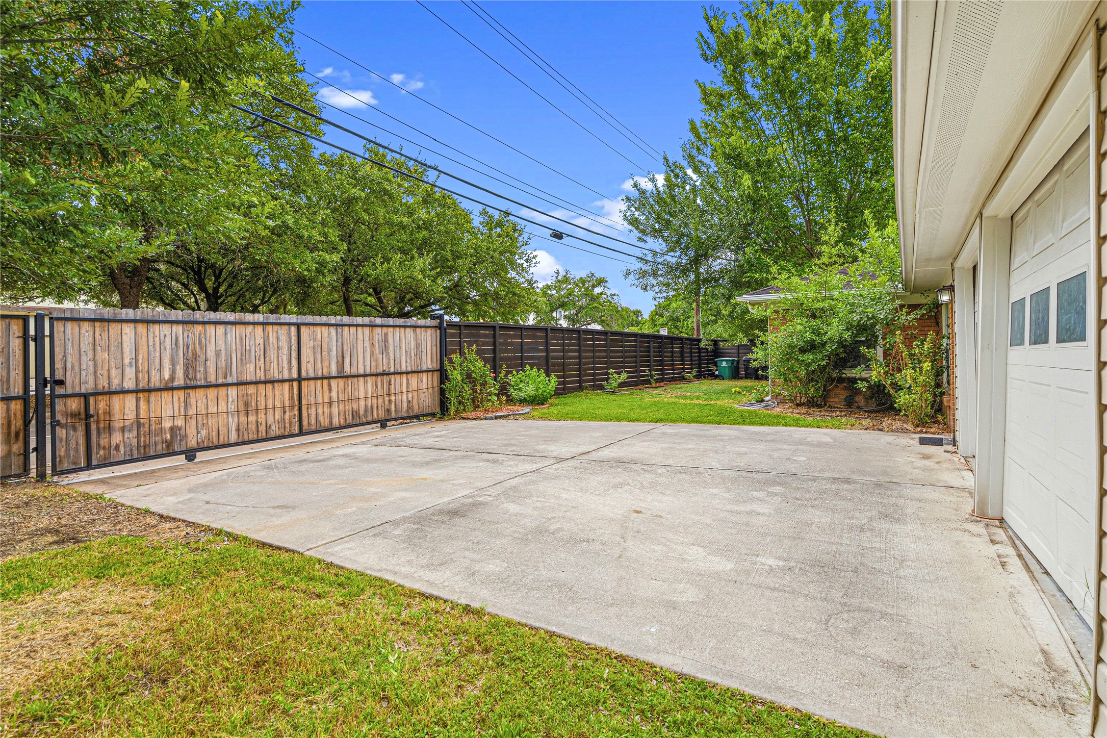 4002 Merrick Street Houston, TX 77025 - Photo 20 of 22 a view of a backyard