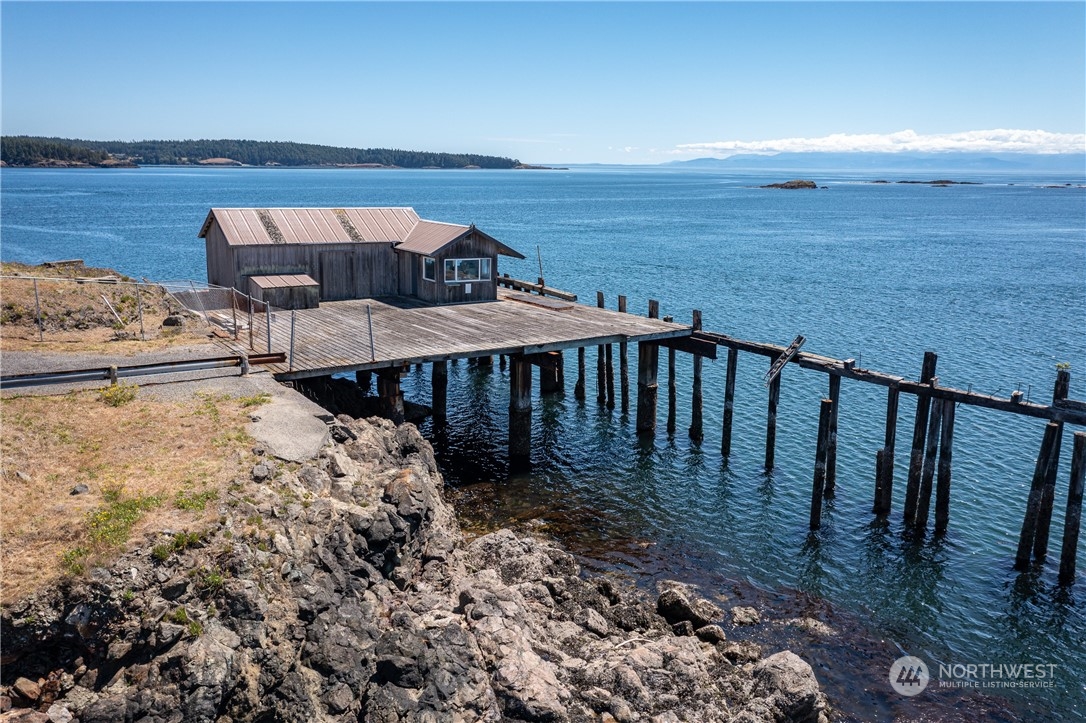 1996 Richardson Road Lopez Island, WA 98261 - Photo 5 of 16 a view of a balcony with wooden floor