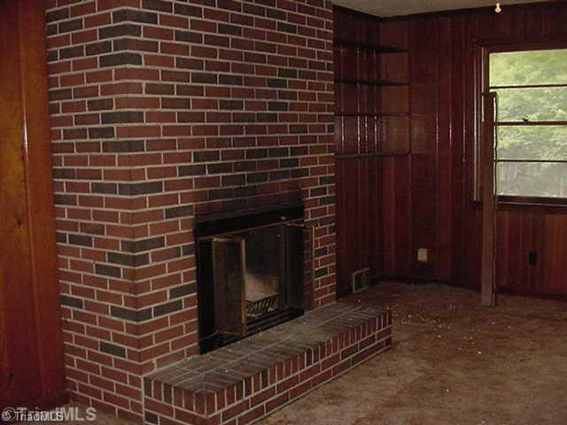 2460 Darwick Road Winston-Salem, NC 27127 - Photo 3 of 9 Living Room.