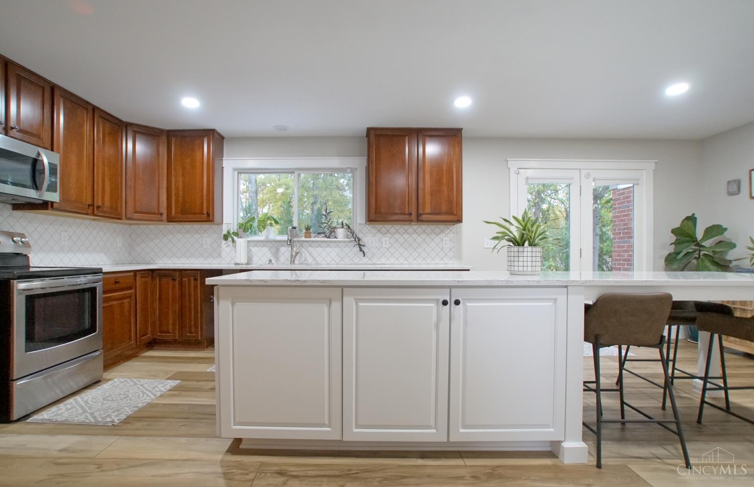 4621 Spring Valley Circle Mason, OH 45040 - Photo 10 of 65 New Quartz Coutertops!