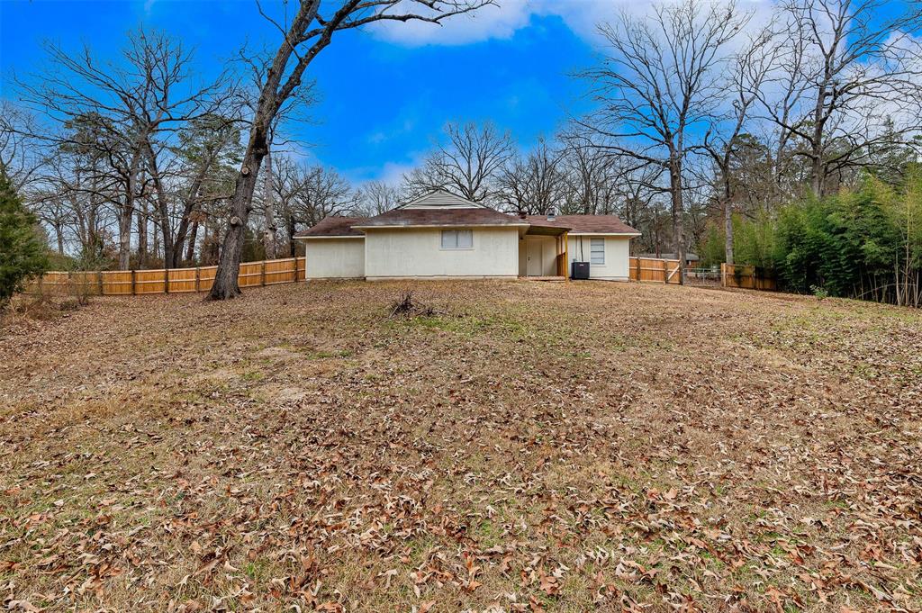 4340 Pruett Road Shreveport, LA 71107 - Photo 2 of 24 a view of a house with a yard